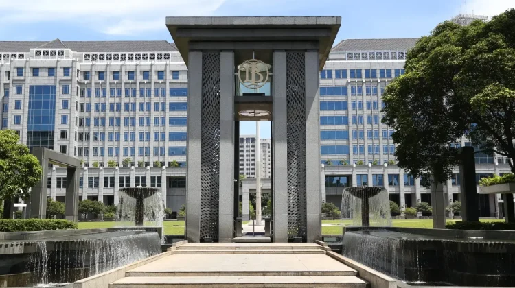 Dampak Pertahankan BI Rate Terhadap Sektor Perbankan dan Pasar Saham Indonesia