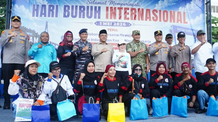 Kodaeral IV Dampingi Walikota Batam Peringati Hari Buruh