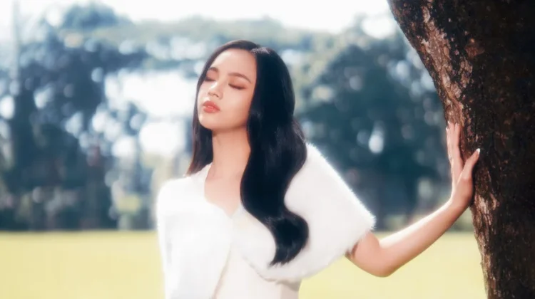 Lyodra Rilis Single Emosional “Pura-Pura”