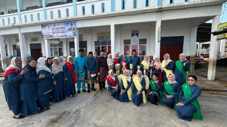 Upacara Hardiknas SDN 009 Nongsa Berlangsung Khidmat Meriah