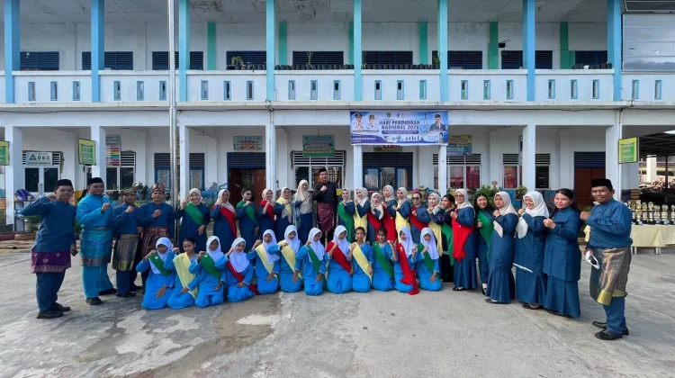 Upacara Hardiknas SDN 009 Nongsa Berlangsung Khidmat Meriah