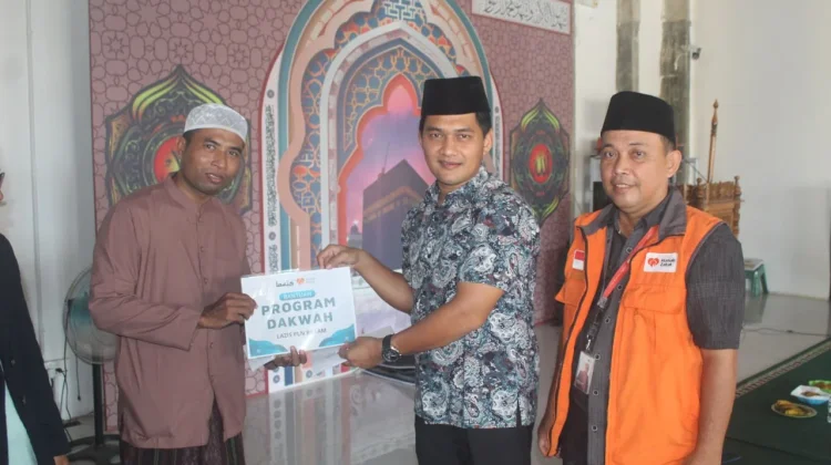 Rumah Zakat dan LAZIS PLN Salurkan Insentif untuk 40 Guru Ngaji, Imam, dan Marbot