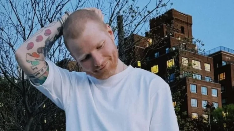 Ed Sheeran Tampil Beda, Tetap Lanjut Tur