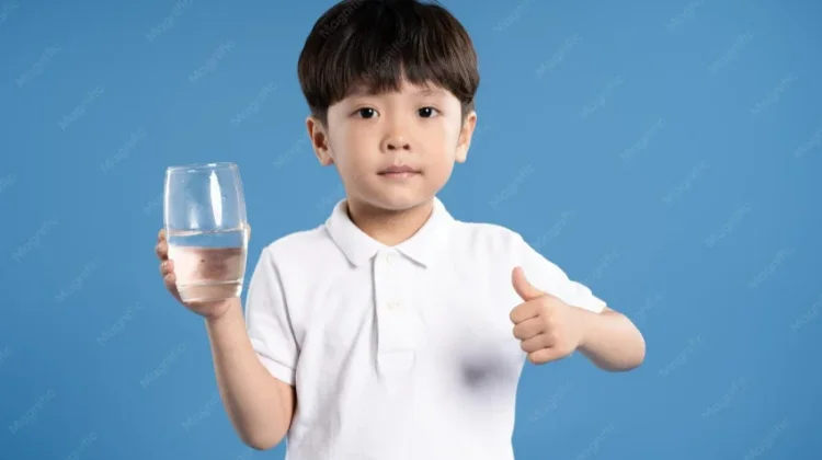 Air Putih Penting untuk Kesehatan Balita