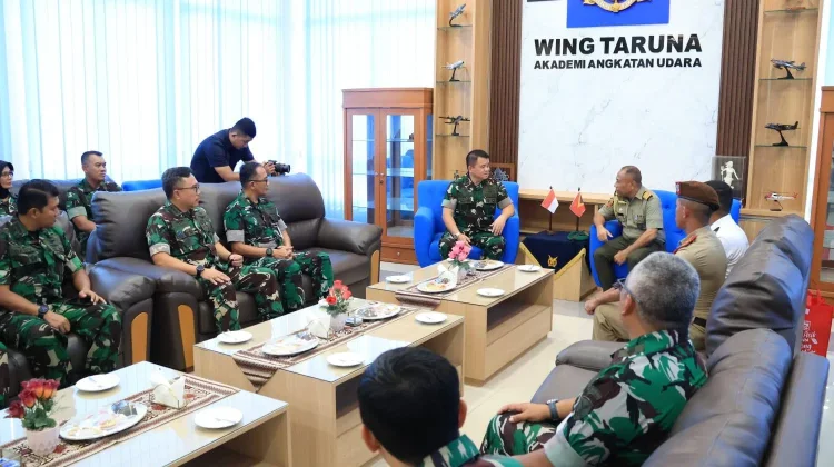 Gubernur AAU Perkuat Kerja Sama Militer Bersama Timor Leste