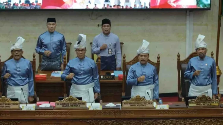 Paripurna DPRD Batam Bentuk Pansus Ranperda Persampahan