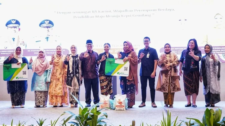 Wagub Nyanyang Tekankan Peran Perempuan di Hardiknas 2026