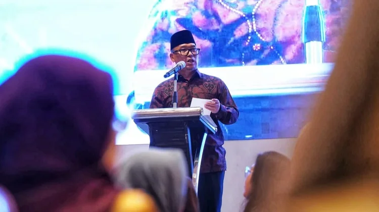 Wagub Nyanyang Tekankan Peran Perempuan di Hardiknas 2026
