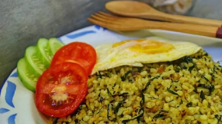Nasi Goreng Daun Mengkudu, Menu Sederhana dengan Aroma Khas