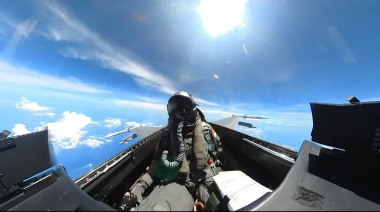 Patroli F-16 TNI AU Perketat Wilayah Utara Indonesia