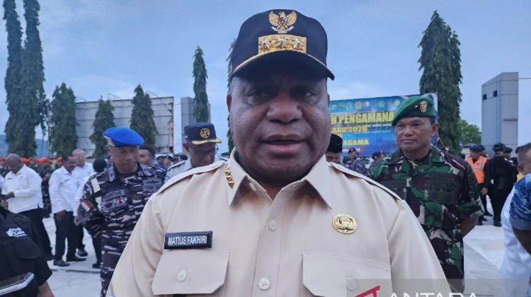 [Hoaks] Gubernur Papua Bagi-bagi Bantuan lewat Facebook