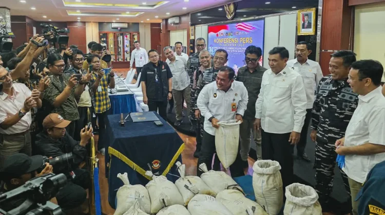TNI AL Gagalkan Penyelundupan Timah Selamatkan Triliunan Rupiah