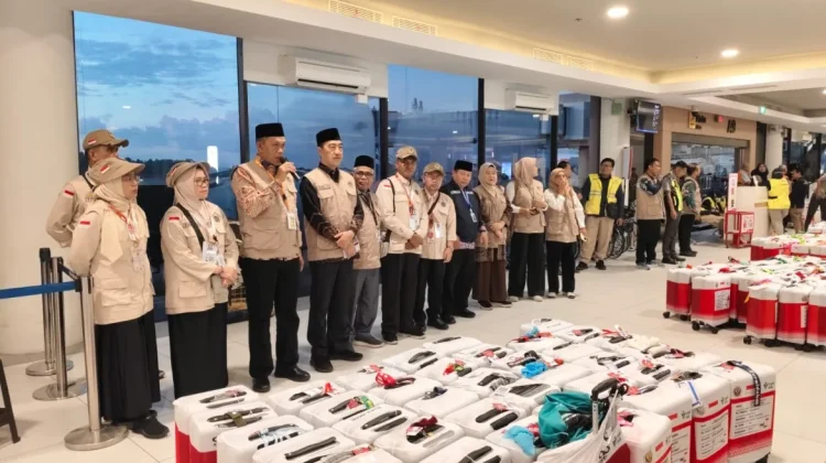 Lepas Kloter 20 BTH, Kakanwil Kemenag Kepri Ingatkan Jemaah Fokus Ibadah