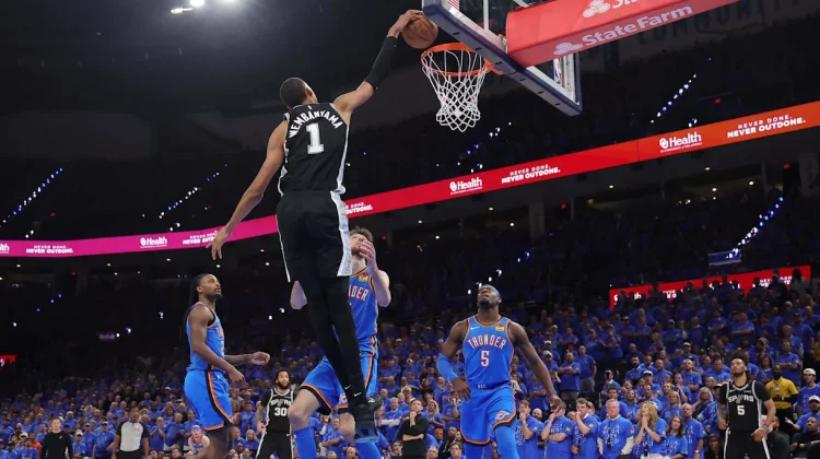 Wembanyama Sukses Jinakkan Holmgren di Game Pertama NBA 2026