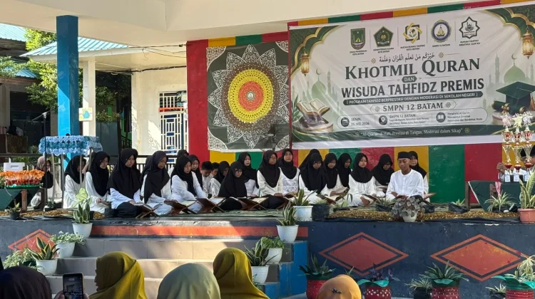 SMP Negeri 12 Batam Perkuat Generasi Qurani Lewat Wisuda Tahfidz
