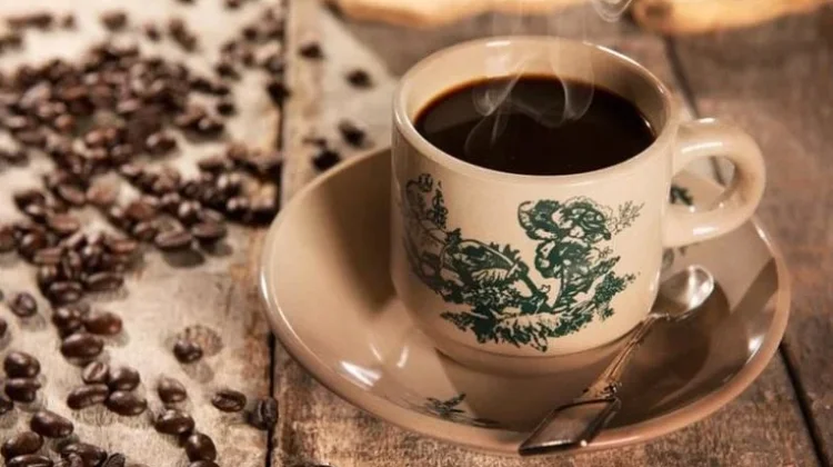 Minum Kopi saat Perut Kosong, Aman atau Justru Berbahaya?