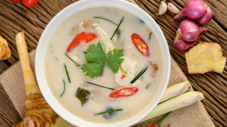 Cara Menyimpan Sup Kuah Santan agar Tidak Cepat Basi