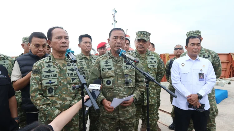 Kasum TNI Tinjau Barang Bukti Penyelundupan LTJ Ilegal