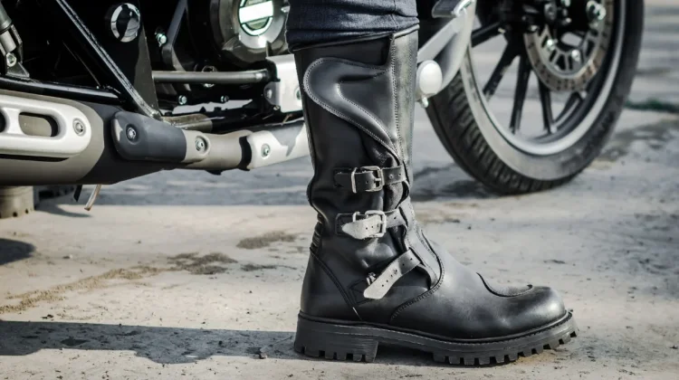 Sering Diabaikan, Penggunaan Sepatu Turing untuk Motor ternyata Lebih Safety