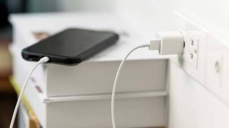 Membiarkan Elektronik Tercolok di Stopkontak Itu Tetap Makan Listrik Lohh