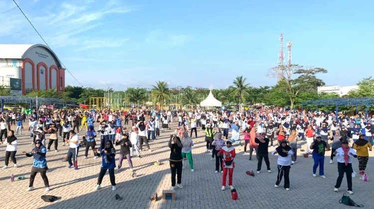 Ratusan Warga Binongko Ikuti Jalan Santai dan Senam Sehat di SP PLaza Batu Aji