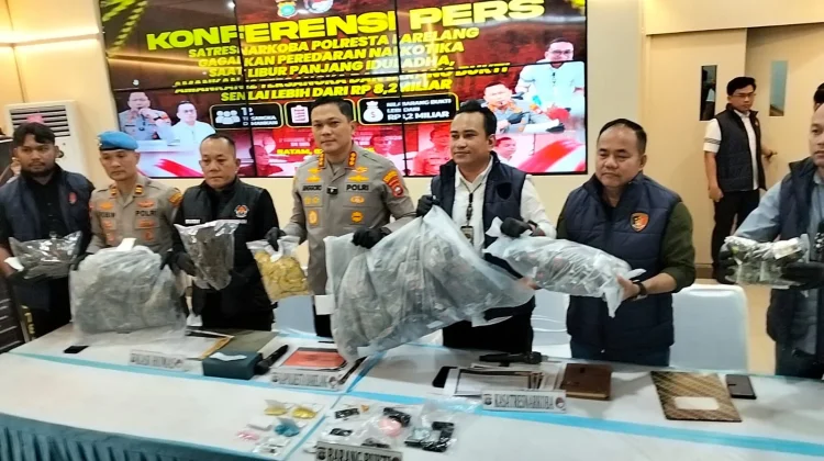 Pesan 2 Kilogram Ganja Lewat JNE, Polresta Barelang Bekuk AS dan IKA