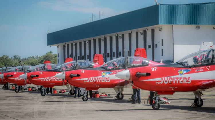 Jupiter Aerobatic Team Memukau Publik Brunei Darussalam