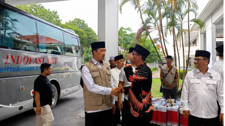 Jamaah Haji Kloter Dua Debarkasi Batam Tiba di Tanah Air