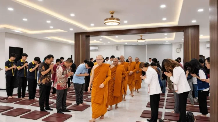 Semangat Persaudaraan Warnai Perayaan Waisak 2570 BE di Vihara Widya Dharma Batam