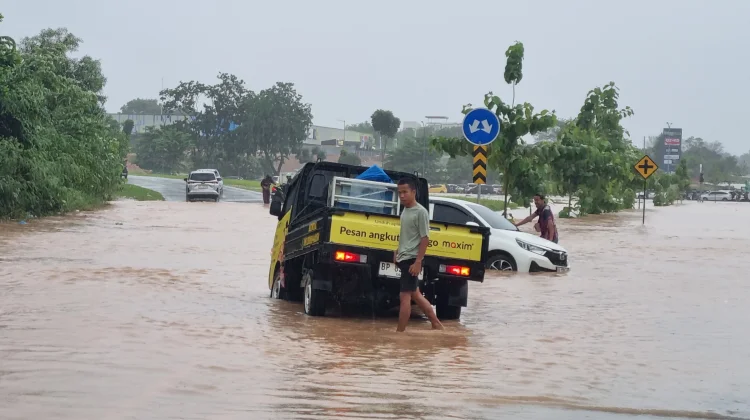 Sudah ada Parit Besar, Simpang Kabil Tetap Banjir saat Hujan