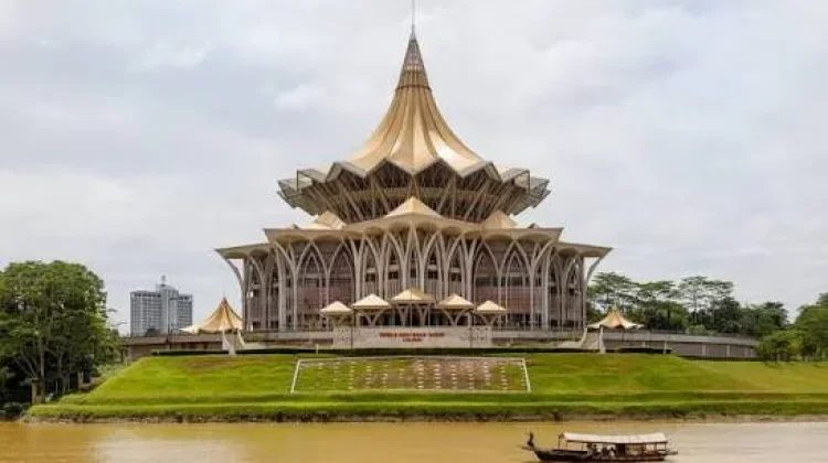 [Hoaks] Bahasa Indonesia Resmi Jadi Bahasa Resmi Sabah-Sarawak