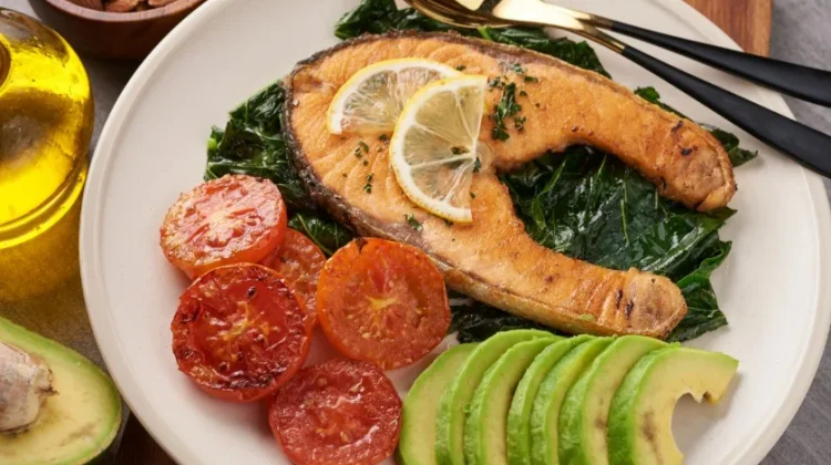 Menu Ikan dan Sayur Tingkatkan Gizi