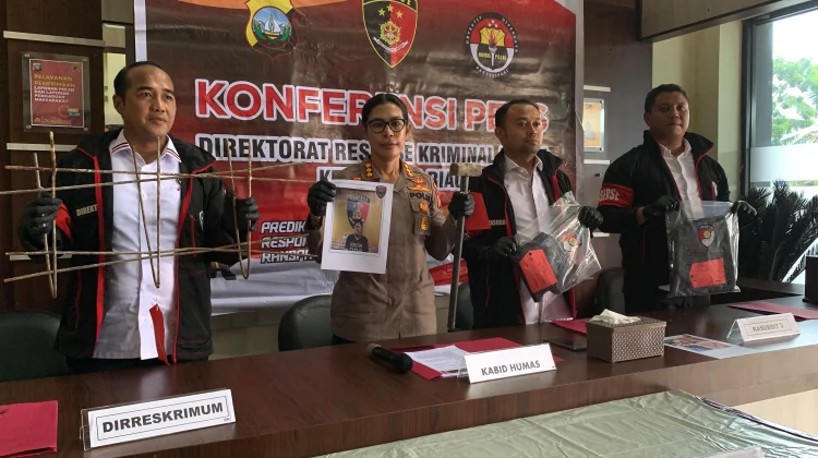 Polda Kepri Bekuk Saut Hamonangan si Rayap Besi Saat Sedang Konsumsi Sabu