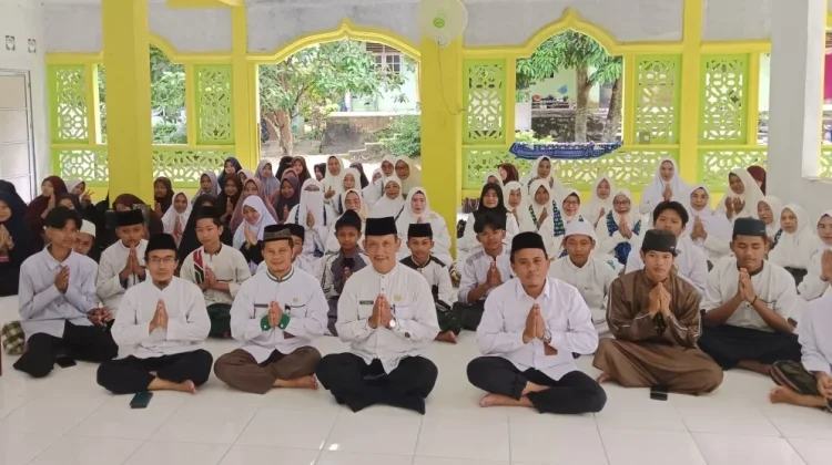 KUA Meral Barat Sukseskan Kegiatan 100.000 Khataman Al-Qur’an