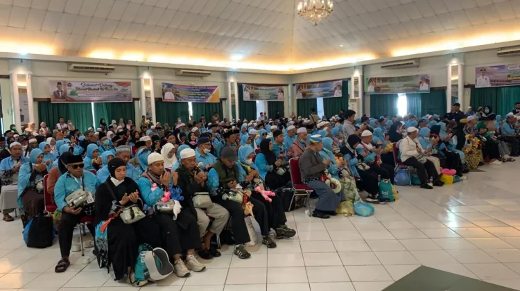 Kloter 16 Kalbar Tiba di Debarkasi Batam, Jamaah Sebut Armuzna Jadi Momen Berkesan