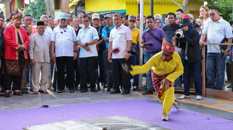 Gubernur Ansar Minta Permainan Rakyat Dijadikan Daya Tarik Wisata Budaya