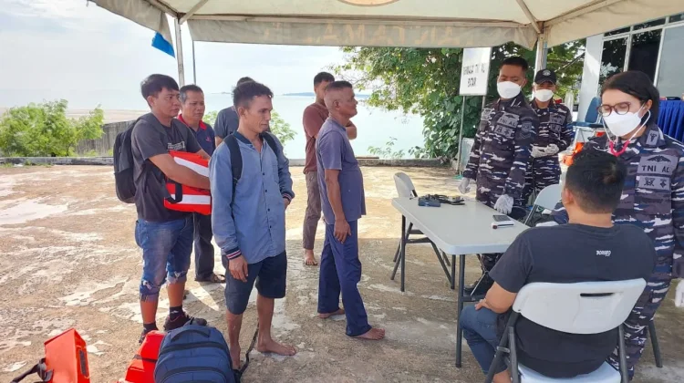 KAL Mapor Sigap Evakuasi Korban Tenggelamnya Kapal Batam