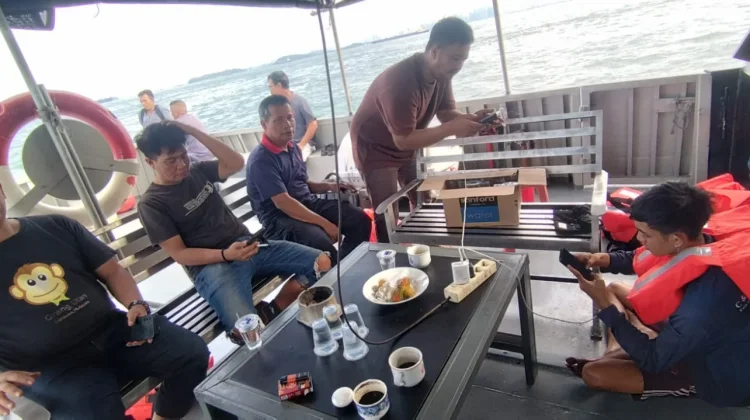 KAL Mapor Sigap Evakuasi Korban Tenggelamnya Kapal Batam