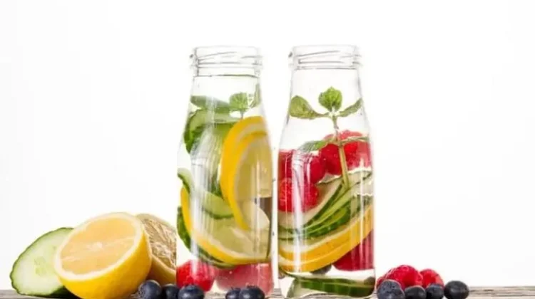 Infused Water Kian Populer, Ini Perbandingannya dengan Air Putih