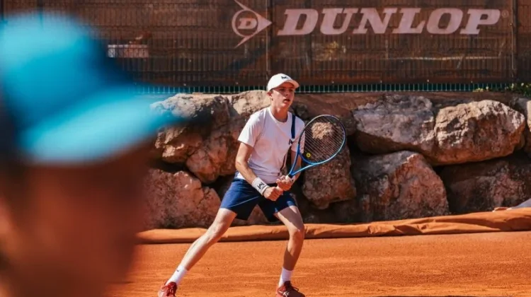 Strategi Bermain Tunggal dalam Tenis Lapangan
