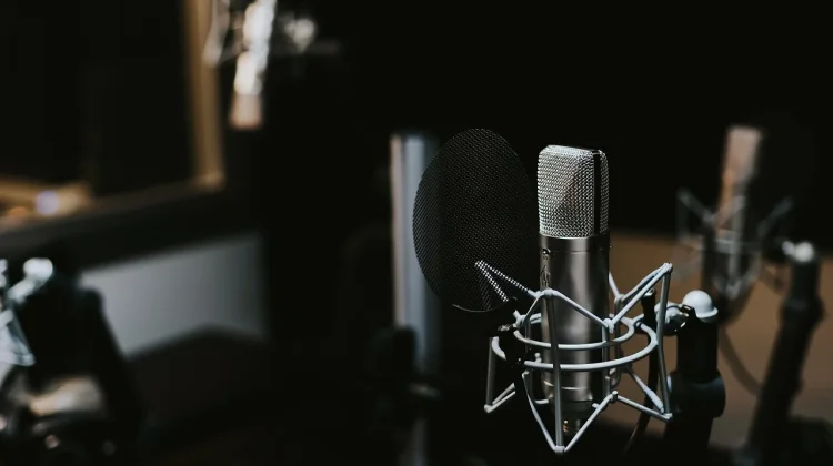 Asal Usul Istilah Podcast dan Padanannya dalam Bahasa Indonesia
