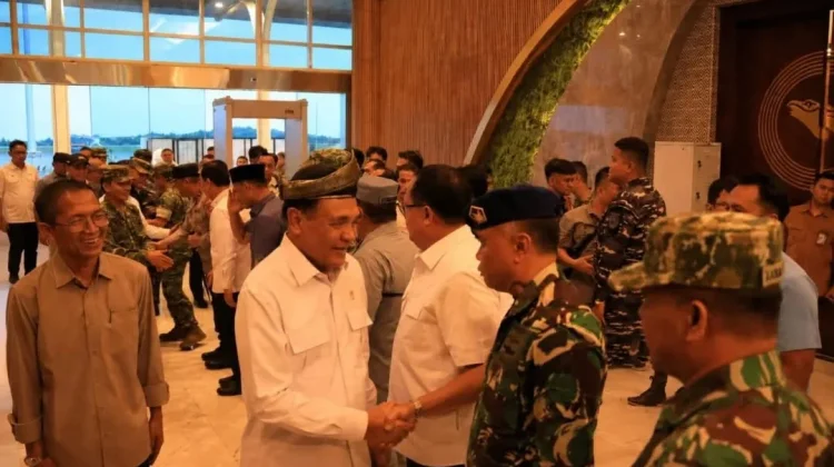 Lanud Hang Nadim Sambut Kedatangan Menkopolkam dan Kasal di Batam