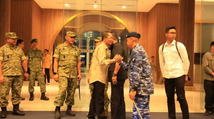 Lanud Hang Nadim Sambut Kedatangan Menkopolkam dan Kasal di Batam