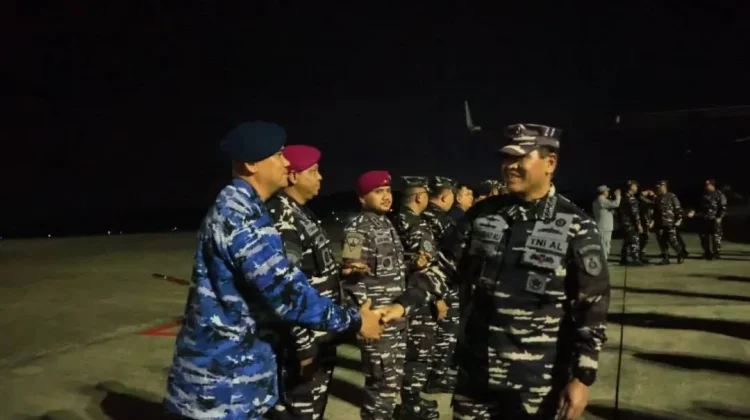 Lanud Hang Nadim Sambut Kedatangan Menkopolkam dan Kasal di Batam