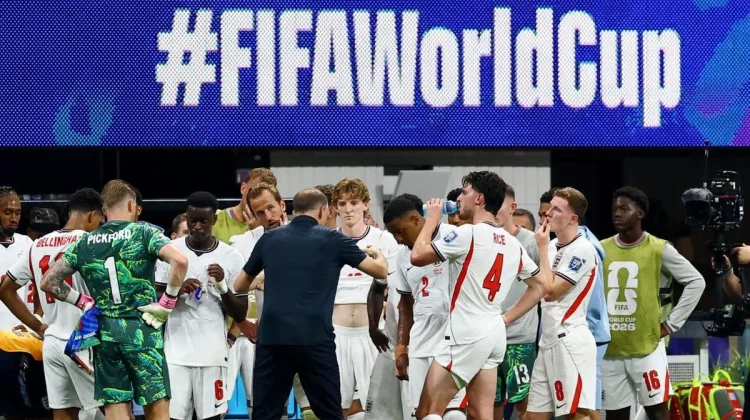 Inggris Unggul 2-1 atas Meksiko di Babak Pertama
