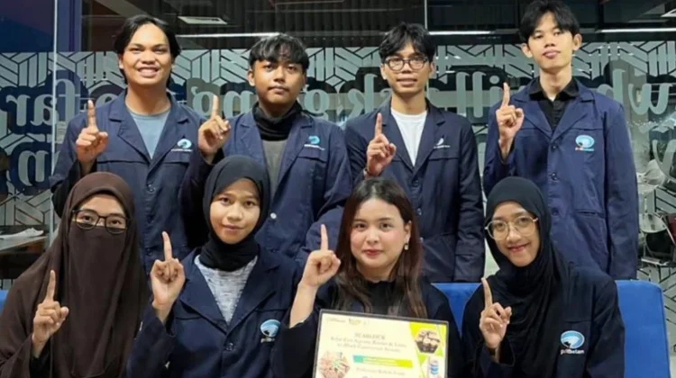 Mahasiswa Polibatam Sulap Sampah Laut Jadi Paving Ramah Lingkungan