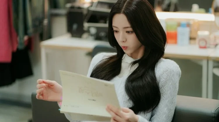 Yuna ITZY Tampil Memikat dalam Drama Romantis Baru "My Bias, My Boss"