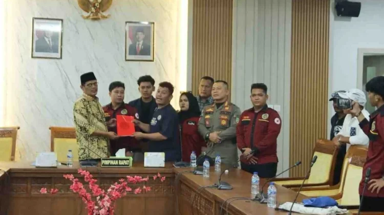 Mahasiswa UNRIKA Desak Solusi Air Bersih dan Sampah, DPRD Batam Siap Tindak Lanjuti