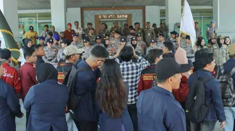 Mahasiswa UNRIKA Desak Solusi Air Bersih dan Sampah, DPRD Batam Siap Tindak Lanjuti