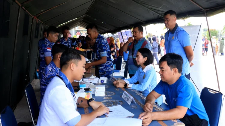 Lanud Hang Nadim Gelar Bazar Murah dan Cek Kesehatan Gratis